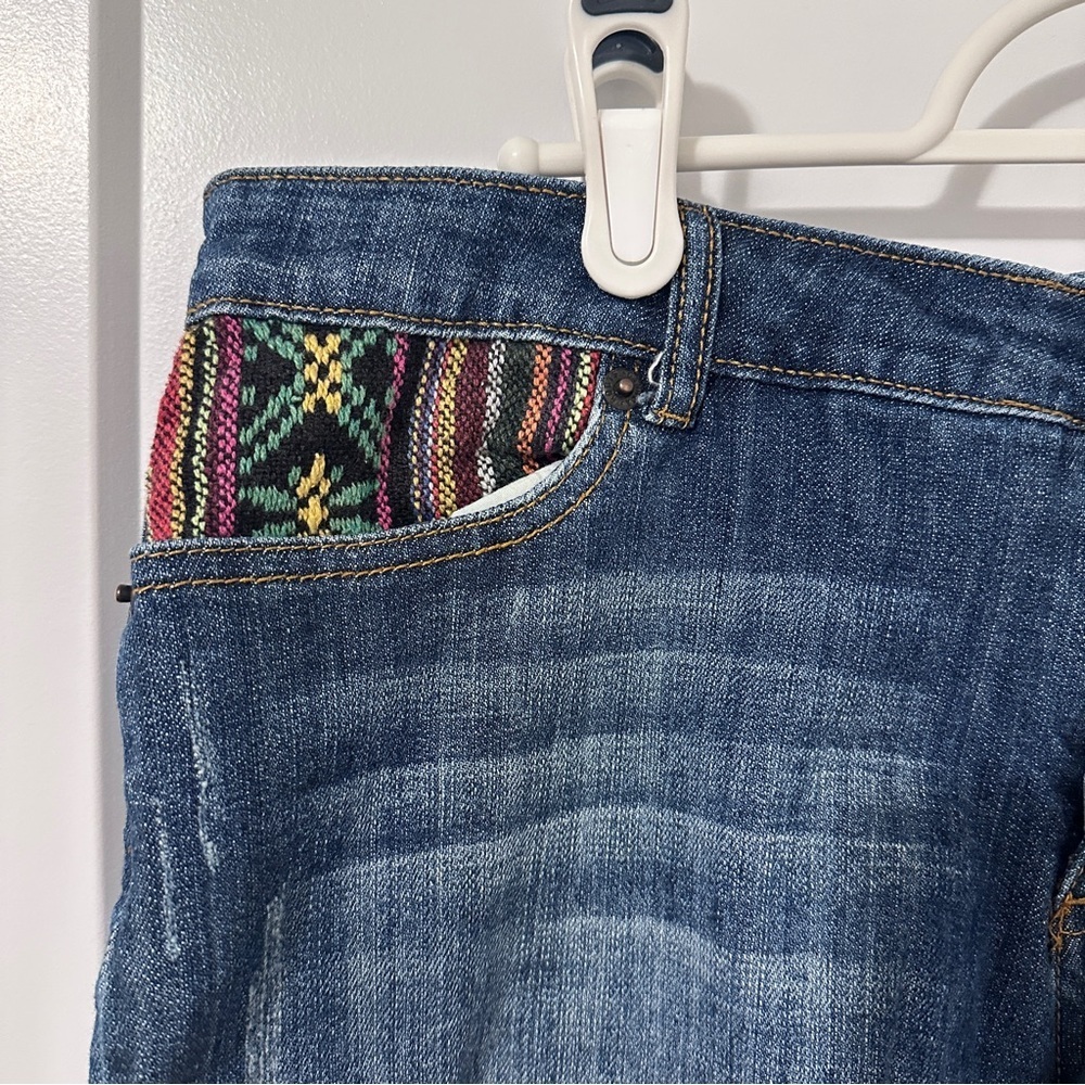 Roots Tribal Embroidered Dark Wash Blue Jean Short Raw Edge Size 29 Women’s - Picture 3 of 10